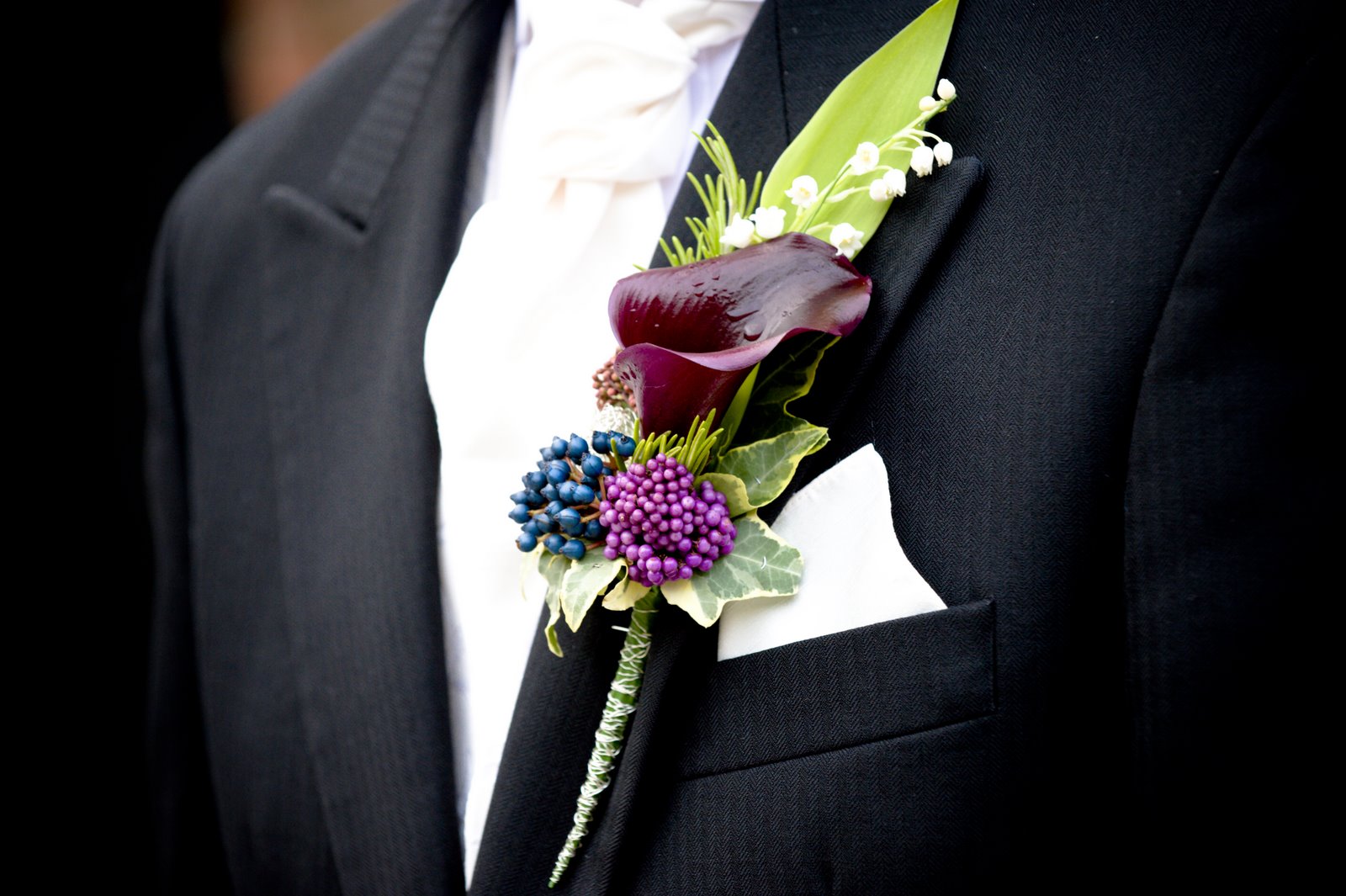 groom-s-boutonniere-going-to-the-chapel